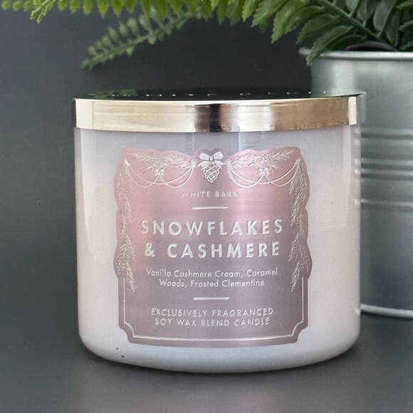 BBW Snowflakes & Cashmere White Barn Bath & Body Works 3 Wick Candle - Picture 1 of 10